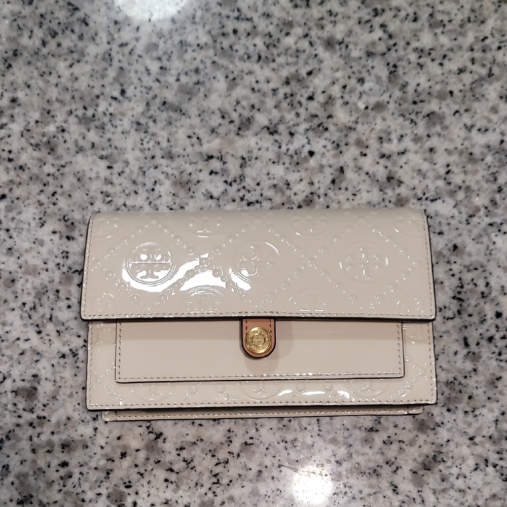 Elegant Cream Tory Burch Wallet Bag